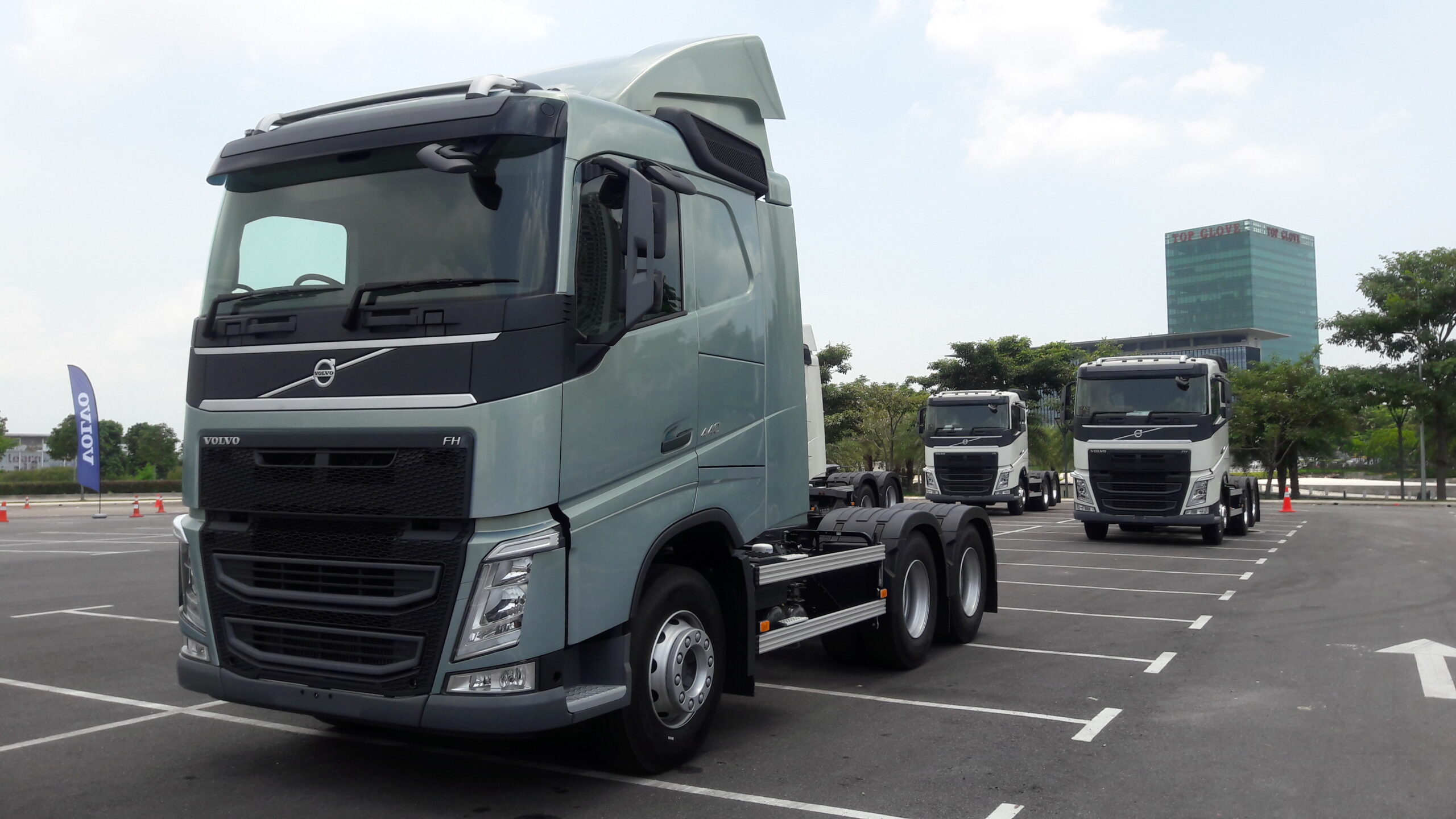 Volvo Trucks – The Volvo FMX - Push the limits of productivity 